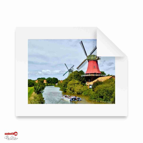 Greetsiel Zwillingsmühlen Pigmentfarbdruck im 50x40 cm Passepartout
