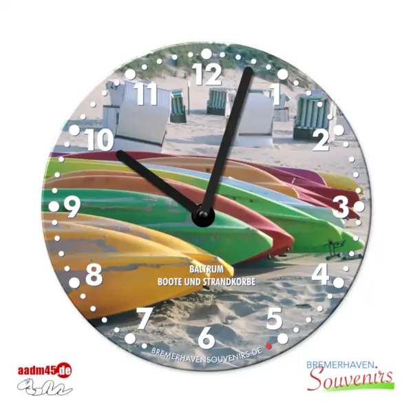 Baltrum Boote und Strandkörbe Wanduhr