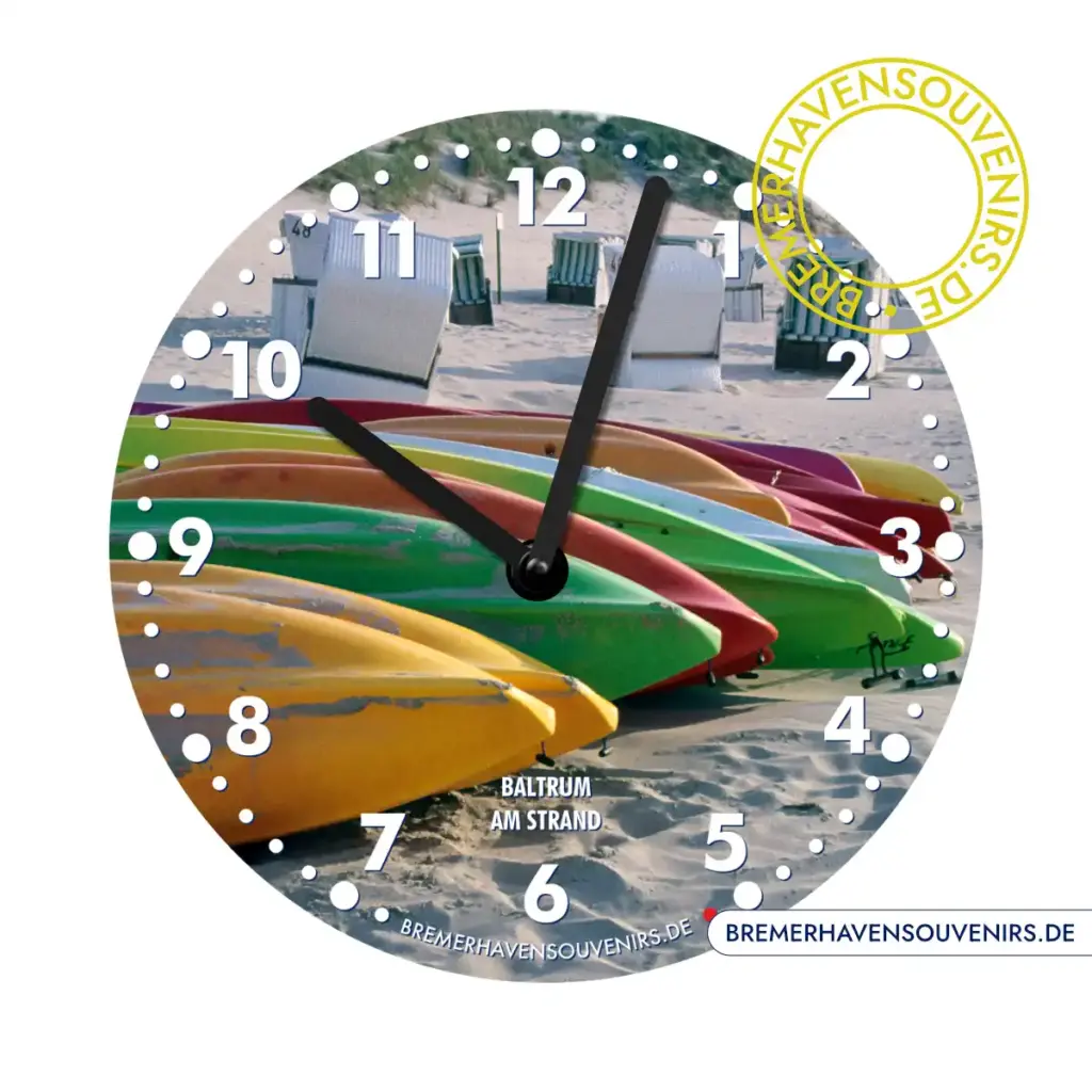 Baltrum Boote und Strandkörbe Wanduhr