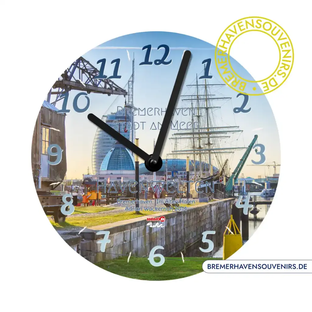 Bremerhaven Alter Hafen mit Seute Deern Uhr